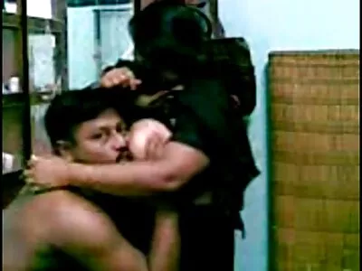 ក្មេងជំទង់ Dolly Leigh ជាមួយ pussy មានរោម ផ្តល់ឱ្យឪពុកចុង និង fucks