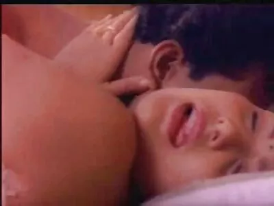 Horny babe យក pussy មានរោមរបស់នាង licked