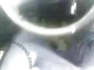 Slutty blonde chick fucks caddy ថ្មីរបស់ប្តីនាង