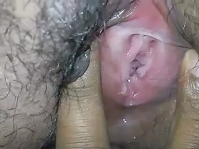 គួរឲ្យស្រលាញ់ Joseline Kelly ដែលមានរោមរោមពេញខ្លួន ត្រូវឪពុកចុងចាប់រំលោភ