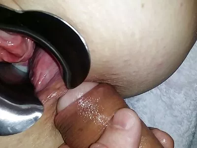 ពស់វែក Busty រីករាយជាមួយក្បាច់បីយ៉ាងដ៏ស្រស់ស្អាត បន្ទាប់ពីងូតទឹក