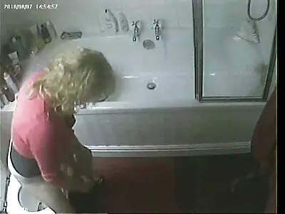 Petite Latina កំពុងជញ្ជក់សាច់ធំ